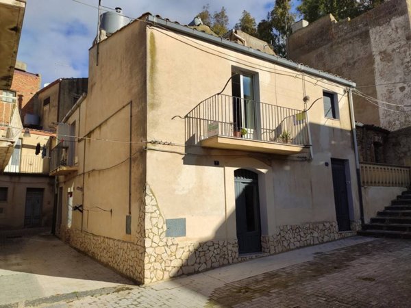 casa indipendente in vendita a Caltagirone