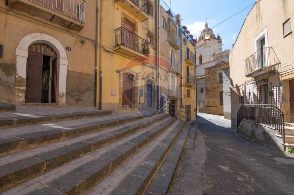 casa indipendente in vendita a Caltagirone