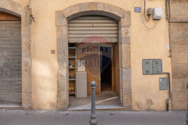 locale commerciale in vendita a Caltagirone