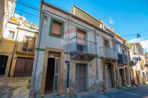 casa indipendente in vendita a Caltagirone