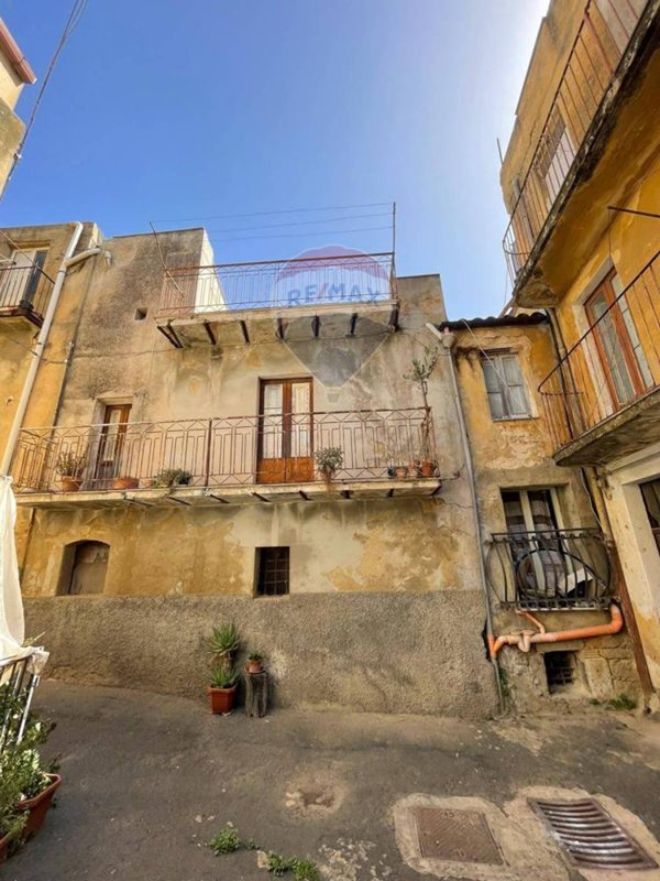 casa indipendente in vendita a Caltagirone