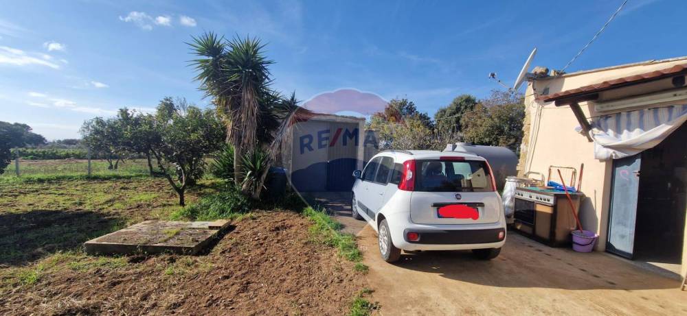casa indipendente in vendita a Caltagirone in zona Albanazzo