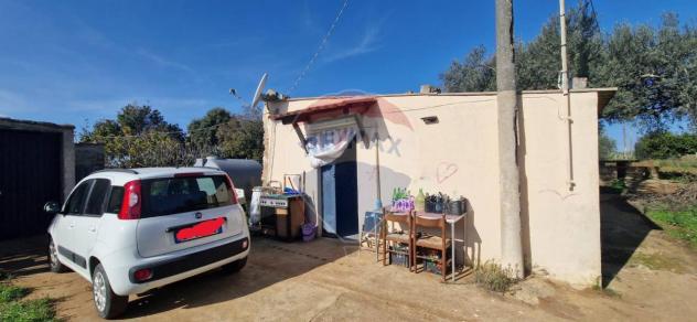 casa indipendente in vendita a Caltagirone in zona Albanazzo