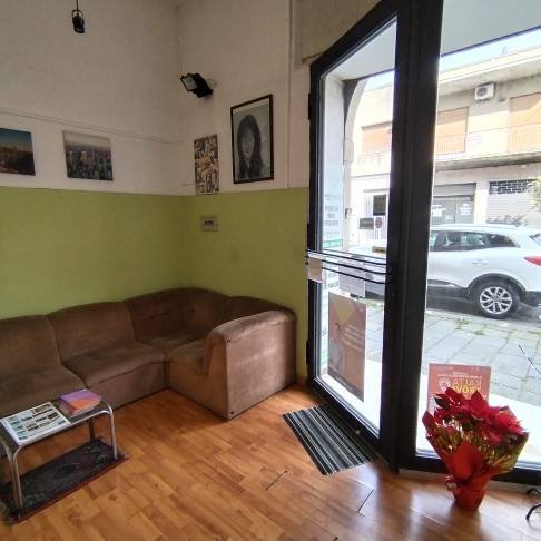 locale commerciale in vendita a Caltagirone