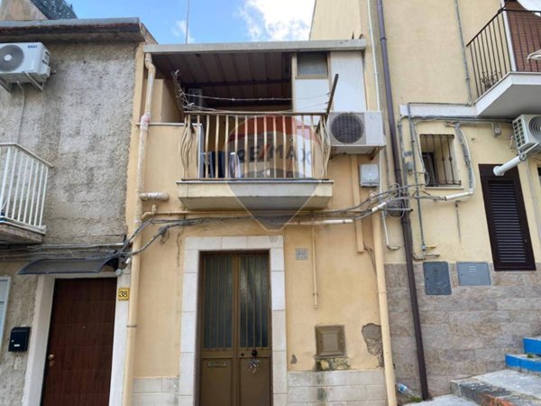 casa indipendente in vendita a Caltagirone
