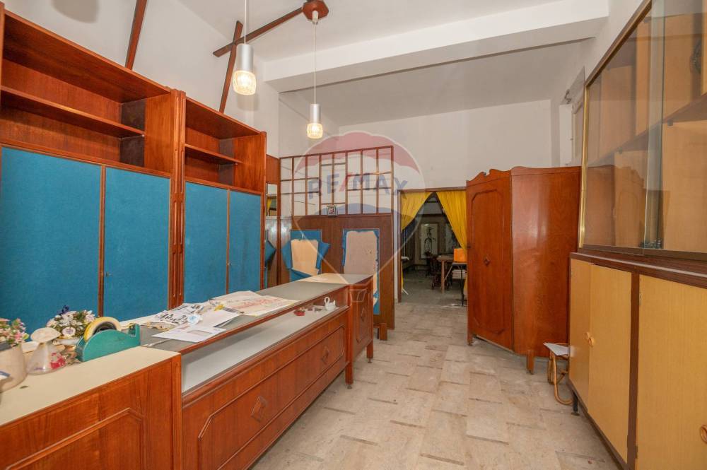 locale commerciale in vendita a Caltagirone