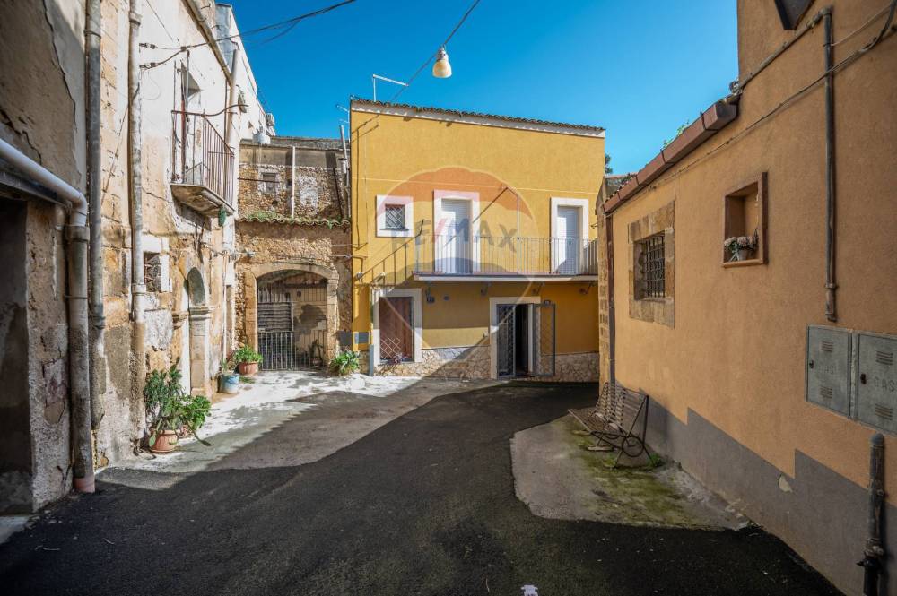 casa indipendente in vendita a Caltagirone