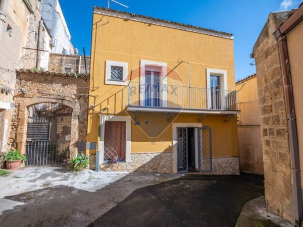 casa indipendente in vendita a Caltagirone