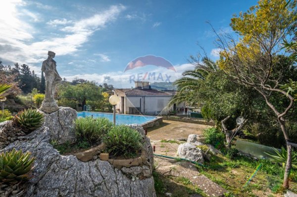 casa indipendente in vendita a Caltagirone