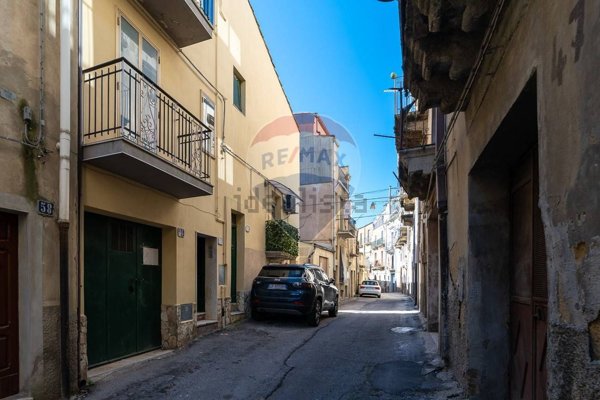 casa indipendente in vendita a Caltagirone