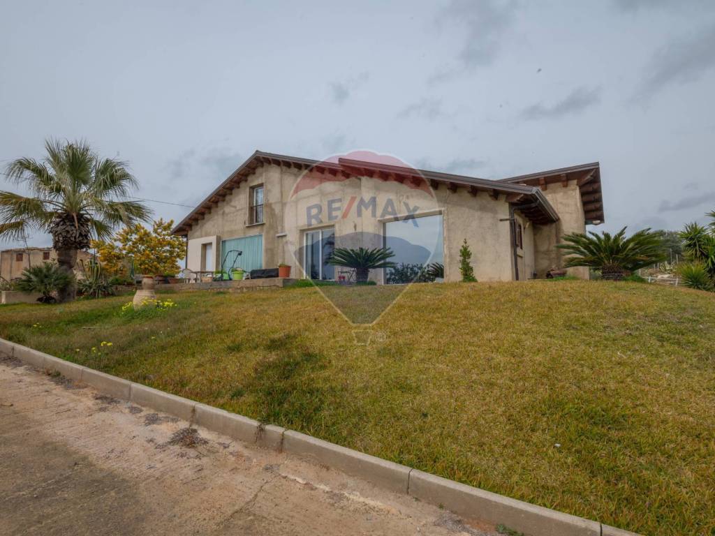 casa indipendente in vendita a Caltagirone