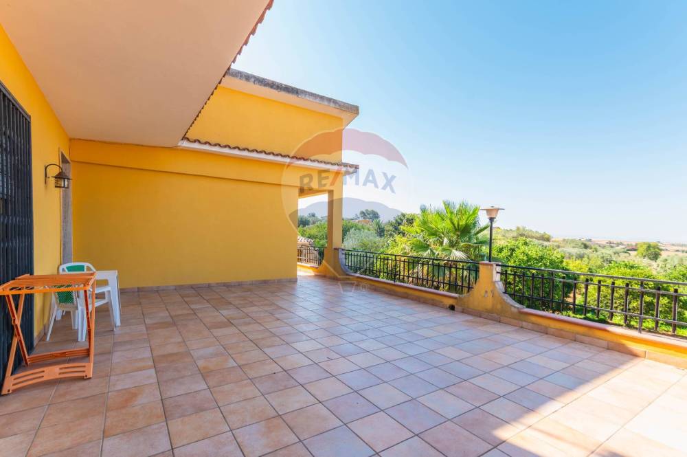 casa indipendente in vendita a Caltagirone in zona Favarella