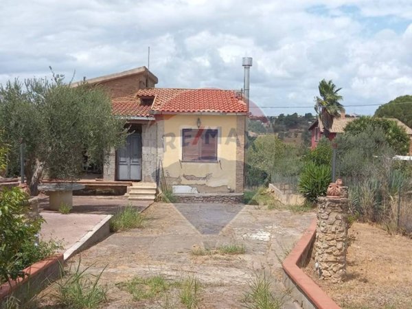 casa indipendente in vendita a Caltagirone