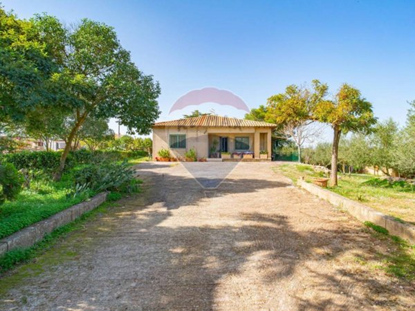 casa indipendente in vendita a Caltagirone