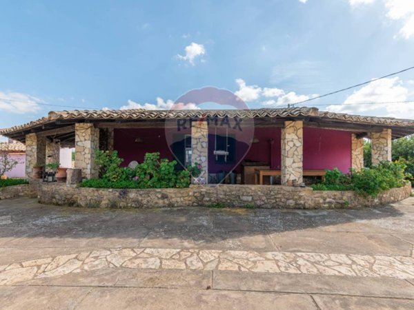 casa indipendente in vendita a Caltagirone