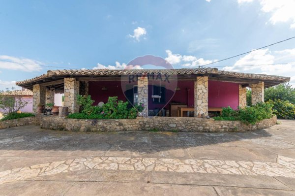 casa indipendente in vendita a Caltagirone