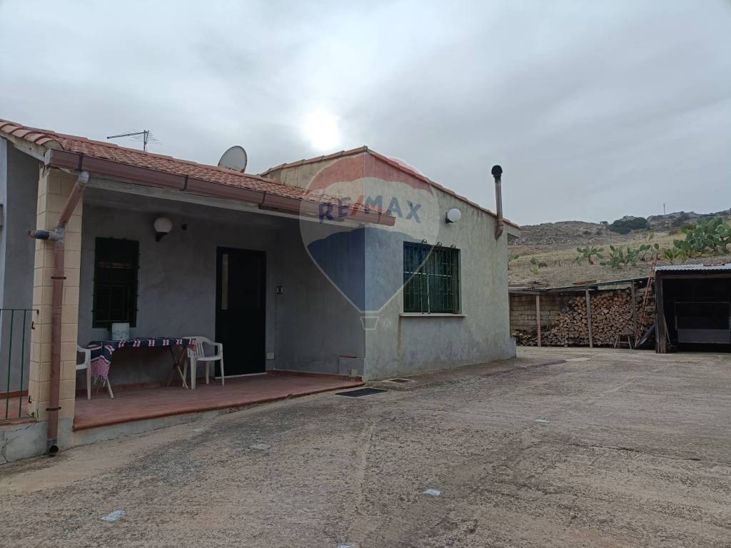 casa indipendente in vendita a Caltagirone