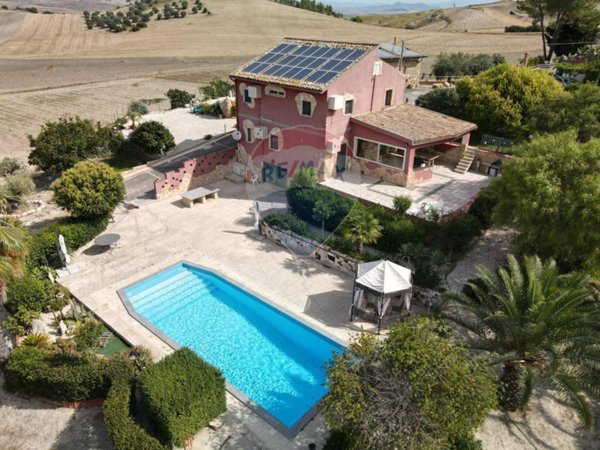 casa indipendente in vendita a Caltagirone