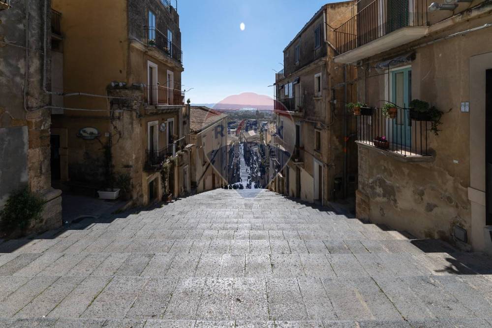 casa indipendente in vendita a Caltagirone