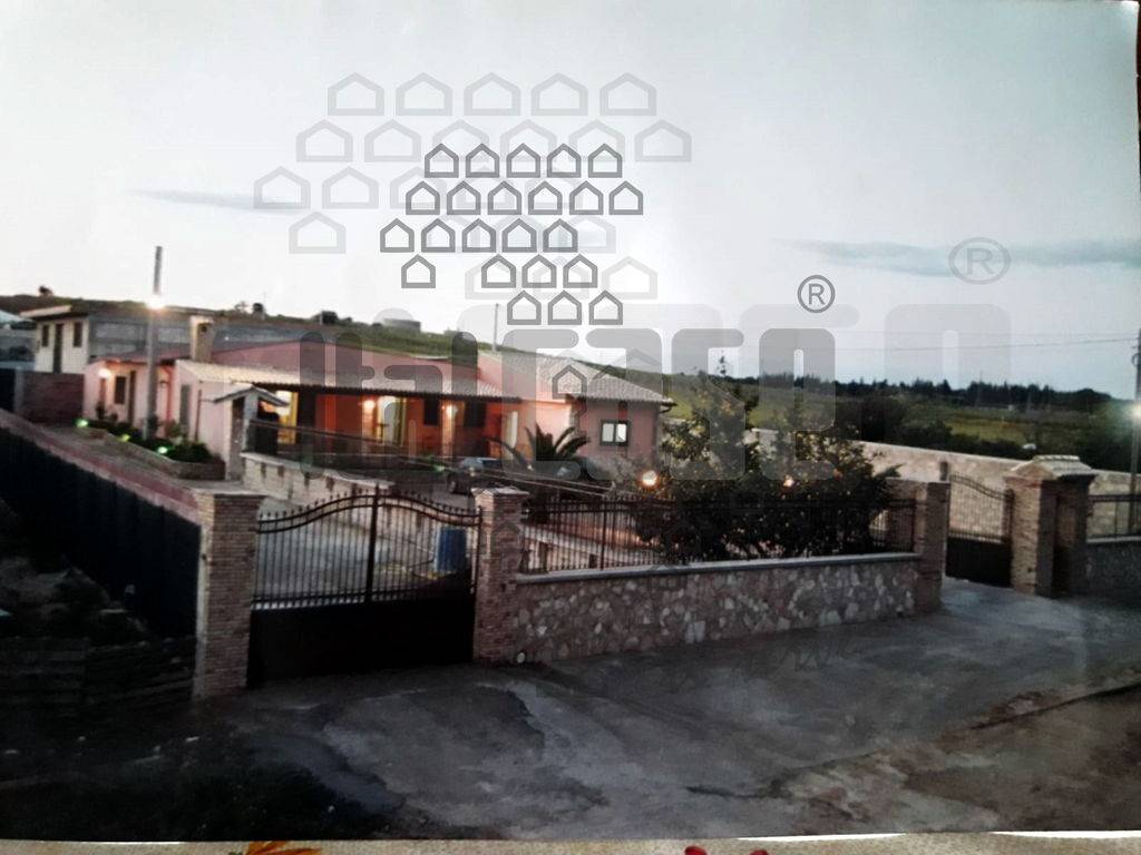 casa indipendente in vendita a Caltagirone