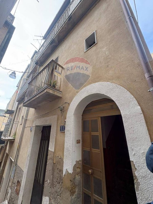 casa indipendente in vendita a Caltagirone