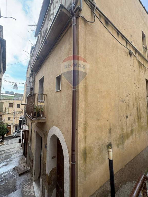 casa indipendente in vendita a Caltagirone