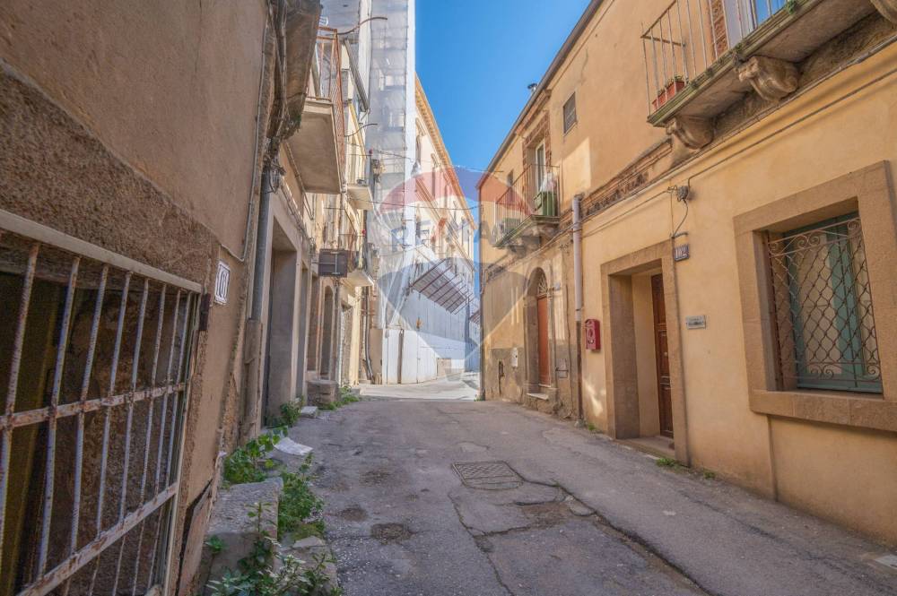casa indipendente in vendita a Caltagirone