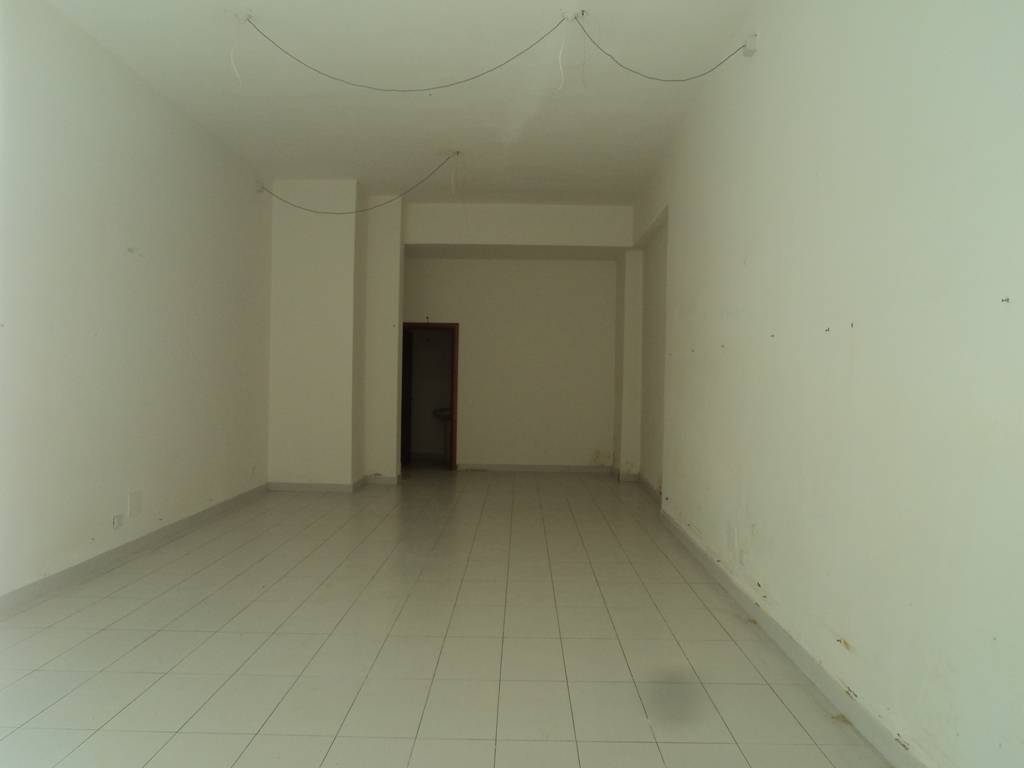 locale commerciale in vendita a Caltagirone
