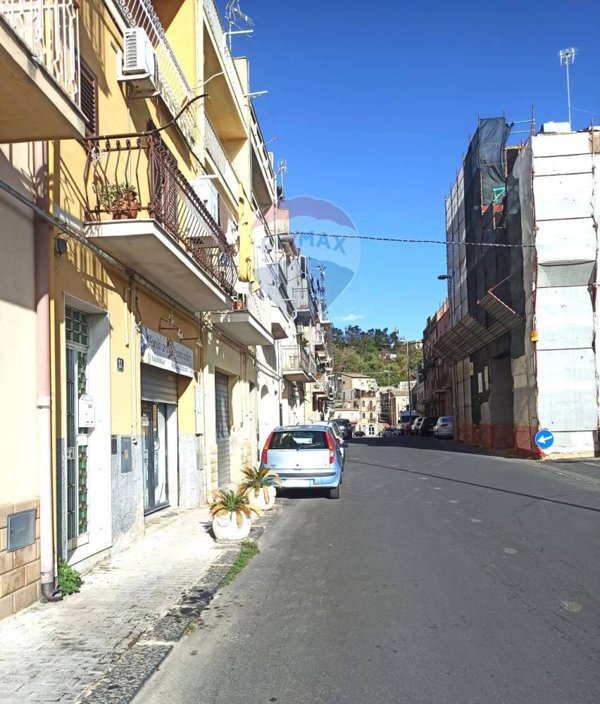 locale commerciale in vendita a Caltagirone