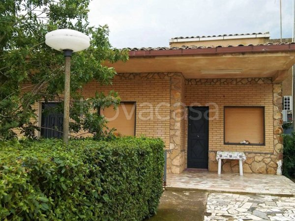 casa indipendente in vendita a Caltagirone in zona Albanazzo