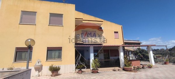 casa indipendente in vendita a Caltagirone