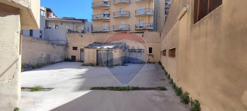 negozio in vendita a Caltagirone