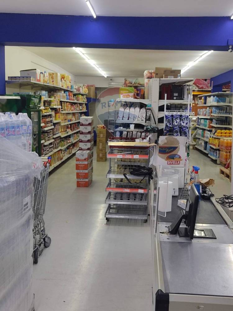 locale commerciale in vendita a Caltagirone