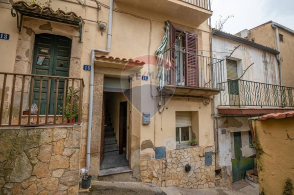 casa indipendente in vendita a Caltagirone