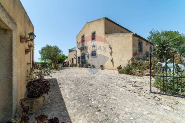 casa indipendente in vendita a Caltagirone in zona San Mauro