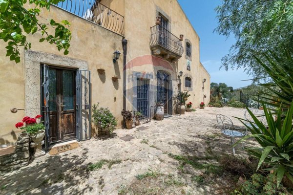 casa indipendente in vendita a Caltagirone in zona San Mauro