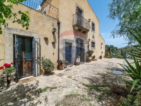 casa indipendente in vendita a Caltagirone in zona San Mauro