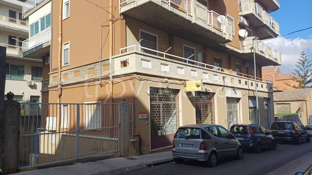 locale commerciale in vendita a Caltagirone