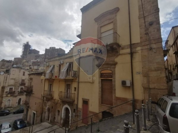 negozio in vendita a Caltagirone