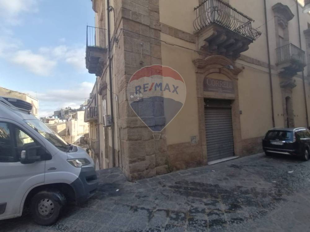 negozio in vendita a Caltagirone