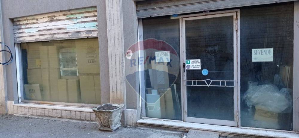 locale commerciale in vendita a Caltagirone