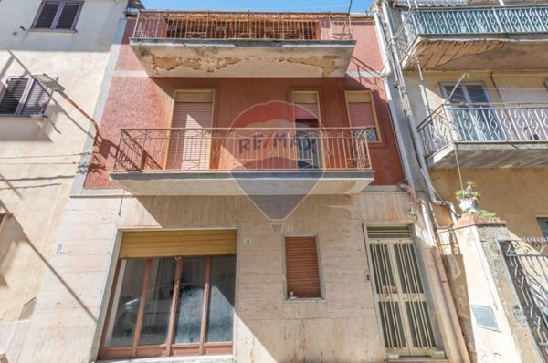 casa indipendente in vendita a Caltagirone