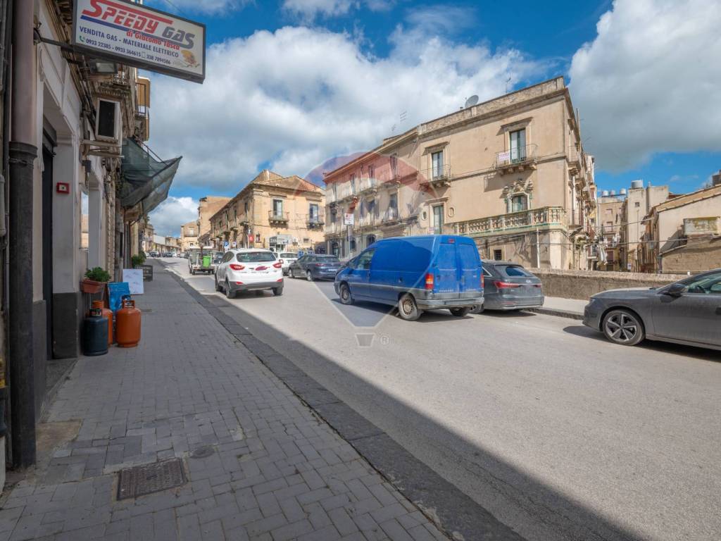 negozio in vendita a Caltagirone