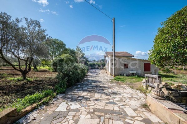 casa indipendente in vendita a Caltagirone in zona Santo Pietro