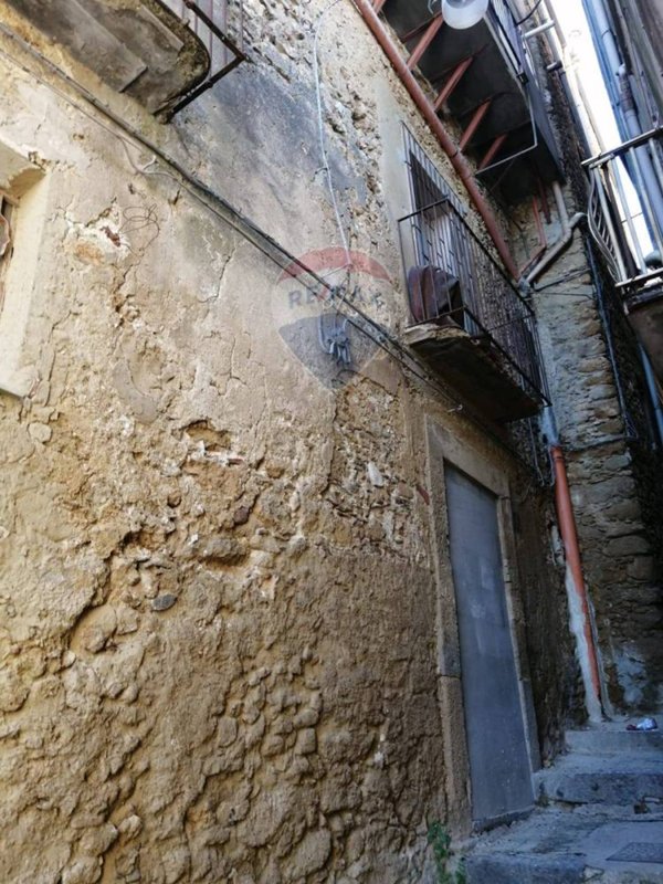 locale commerciale in vendita a Caltagirone in zona Santo Pietro