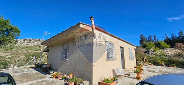 casa indipendente in vendita a Caltagirone