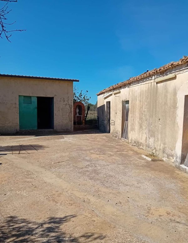 casa indipendente in vendita a Caltagirone in zona Santo Pietro