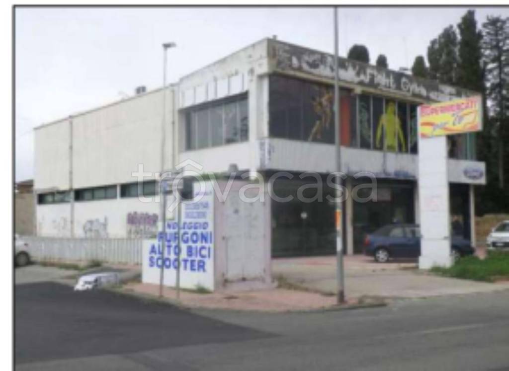 locale commerciale in vendita a Caltagirone