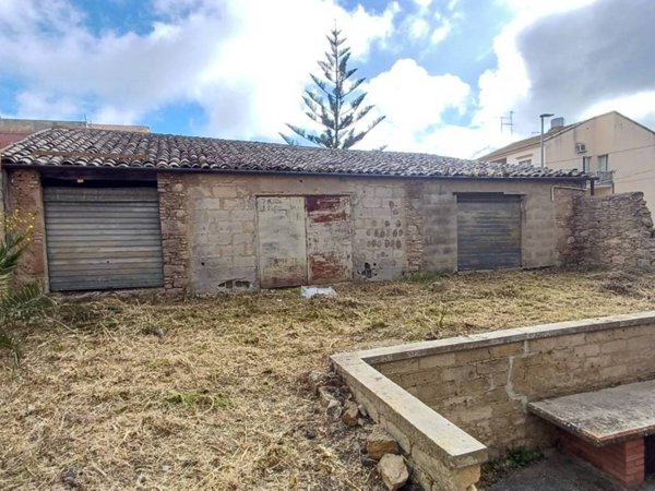 intera palazzina in vendita a Caltagirone