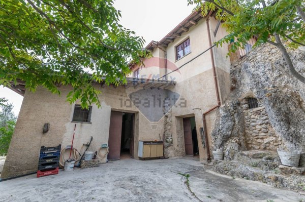 casa indipendente in vendita a Caltagirone